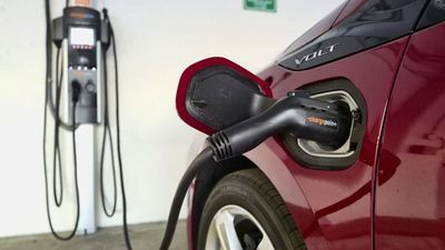Image for story: Expert: Consumers 'don't seem ready' for electric vehicles, major slowdown expected